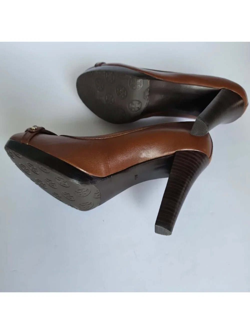Tory Burch Brown Leather Logo Medallion Round Toe High Heel Pumps Old Money 10M